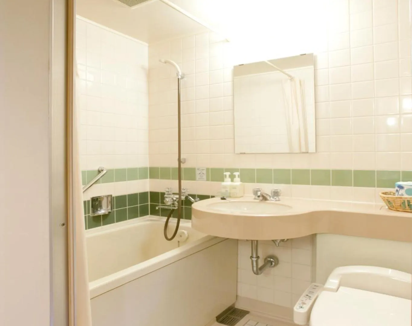 Yamatoya Honten Ryokan Osaka 3*,
